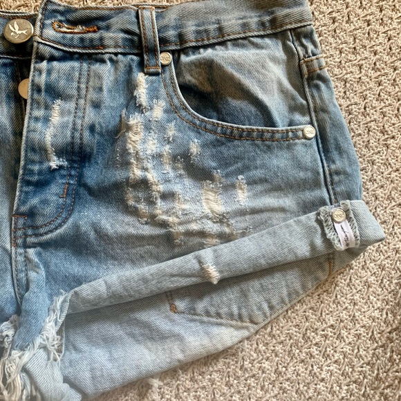 SOLD!!  NEVER WORN One by OneTeaspoon Denim Shorts - Picture 6 of 8
